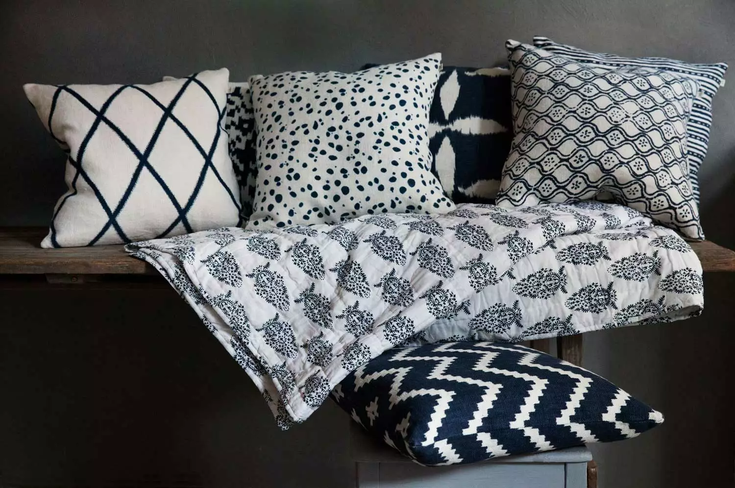 Chhatwal & Jonsson Ikat Sema Kissen 40x60 Cm Im Freien Nutzbar, Blau / Off-white 5 Chhatwal & Jonsson Ikat Sema Kissen 40x60 Cm Im Freien Nutzbar, Blau / Off-white – Bild 3