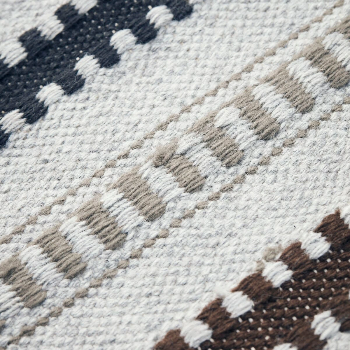 House Doctor Ciero Teppich Hellgrau, 140x200 Cm 5 House Doctor Ciero Teppich Hellgrau, 140x200 Cm – Bild 3