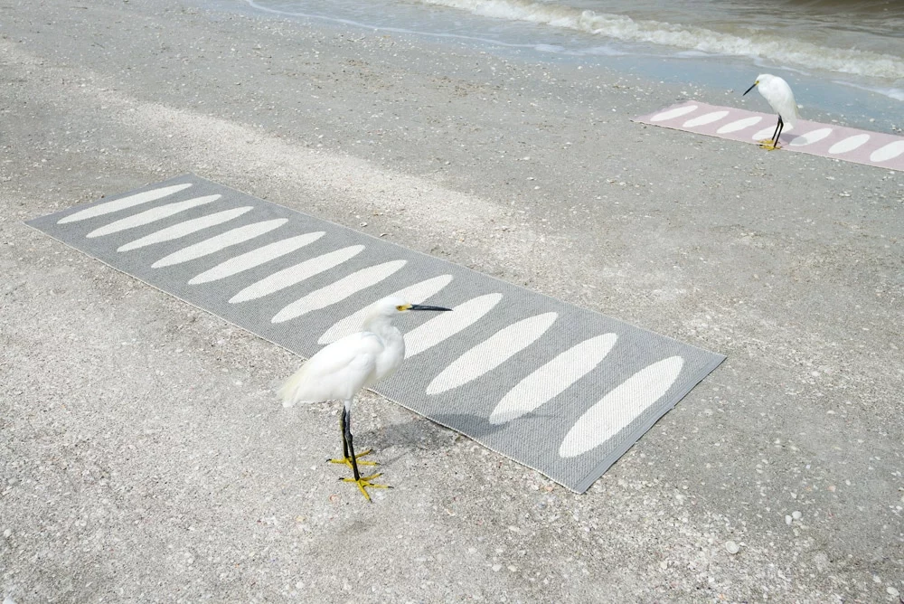 Pappelina Ella Matte 70x150 Cm, Black/Vanilla 6 Pappelina Ella Matte 70x150 Cm, Black/Vanilla – Bild 4