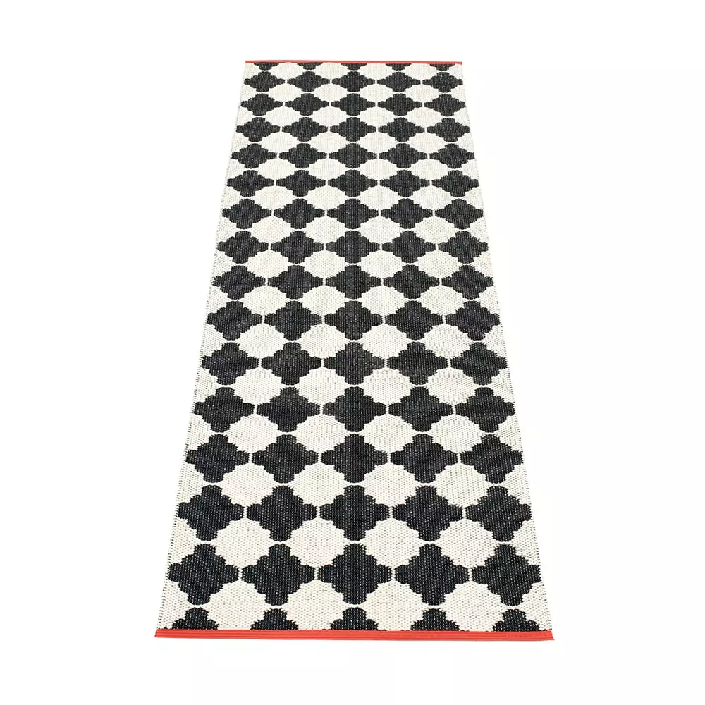 Pappelina Marre Matte 70x300 Cm, Black/Vanilla/Coral 3 Pappelina Marre Matte 70x300 Cm, Black/Vanilla/Coral