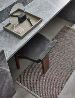 Pappelina Mono Teppich Dark Brown/ Dark Linen, 85x160 Cm -Sommer Stil Boutique pappelina mono teppich dark brown dark linen 1 1