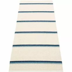 Pappelina Olle Teppich Blau / Hintergrund Vanilla, 70x180 Cm