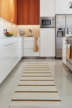 Pappelina Olle Teppich Ocker / Hintergrund Vanilla, 70x90 Cm -Sommer Stil Boutique pappelina olle rug ochre background vanilla 2