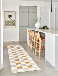 Pappelina Pix Teppich Beige / Vanilla / Ochre, 70x160 Cm -Sommer Stil Boutique pappelina pix rug beige vanilla ochre 1