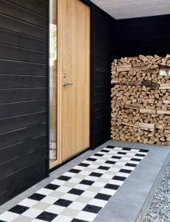 Pappelina Pix Teppich Schwarz / Vanilla / Beige, 70x160 Cm -Sommer Stil Boutique pappelina pix rug black vanilla beige 1 1