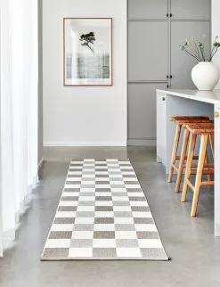 Pappelina Pix Rug Dark Linen / Vanilla / Linen, 70x160 Cm 7 Pappelina Pix Rug Dark Linen / Vanilla / Linen, 70x160 Cm -Sommer Stil Boutique pappelina pix rug dark linen vanilla linen 1