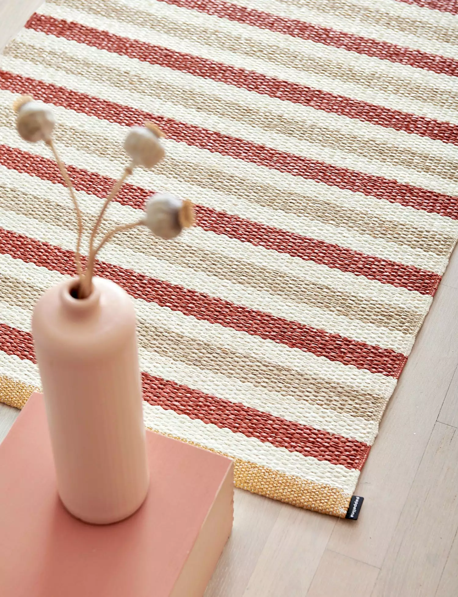 Pappelina Teo Teppich Ziegelrot / Beige / Vanilla, 180x260 Cm 4 Pappelina Teo Teppich Ziegelrot / Beige / Vanilla, 180x260 Cm – Bild 2