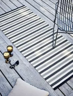 Pappelina Teo Teppich Warmes Grau / Charcoal / Vanilla, 70x240 Cm 9 Pappelina Teo Teppich Warmes Grau / Charcoal / Vanilla, 70x240 Cm -Sommer Stil Boutique pappelina teo rug warm grey charcoal vanilla 2 3