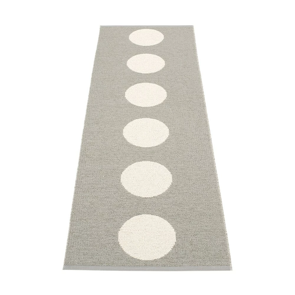 Pappelina Vera Matte 70x225 Cm, Warm Grey/Vanilla 3 Pappelina Vera Matte 70x225 Cm, Warm Grey/Vanilla