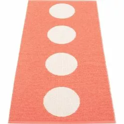 Pappelina Vera Teppich Flamingo / Vanilla, 70x150 Cm