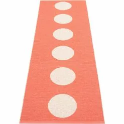 Pappelina Vera Teppich Flamingo / Vanilla, 70x225 Cm