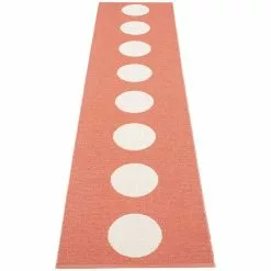 Pappelina Vera Teppich Flamingo / Vanilla, 70x300 Cm