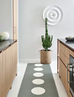 Pappelina Vera Teppich Army/ Vanilla, 70x225 Cm -Sommer Stil Boutique pappelina vera teppich army vanilla 1 2