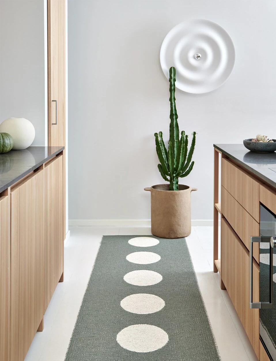 Pappelina Vera Teppich Army/ Vanilla, 70x300 Cm 5 Pappelina Vera Teppich Army/ Vanilla, 70x300 Cm – Bild 3